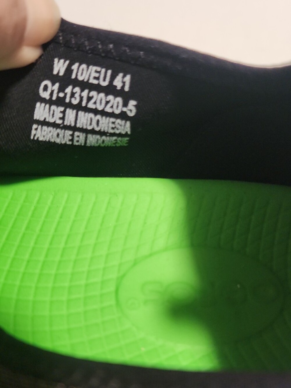 OOFOS Black Slip-On Clogs with Green Insole - Picture 8 of 10